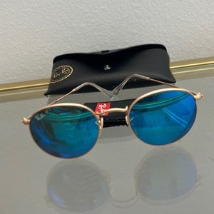 Polarized Ray-Ban Rb 3447 Round Metal sunglasses.